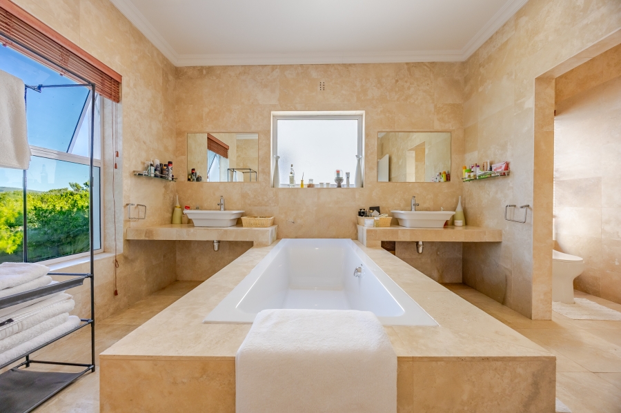 6 Bedroom Property for Sale in Vergesig Western Cape